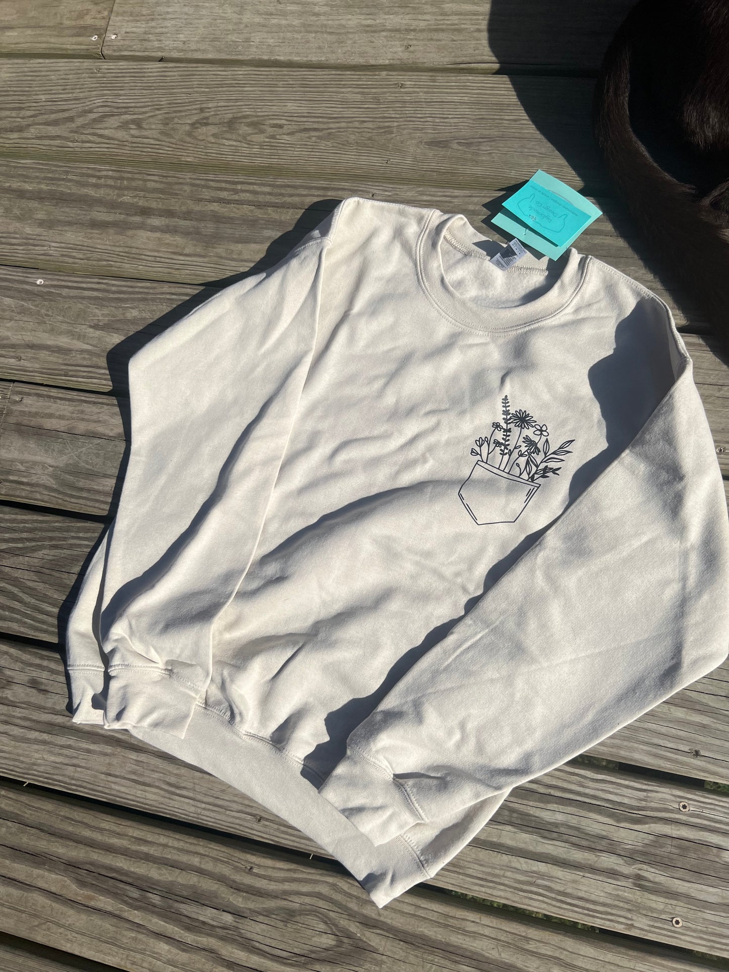 Flower Pocket Crewneck